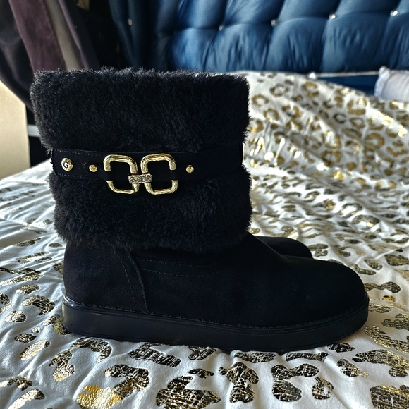 Like New Guess Womens Shoe Size 6 Black Fur Ugg Style Gold Detailings Booties - Picture 4 of 6